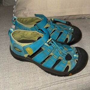KEEN Kids Newport H2 water shoes. Teal Blue/Neon Green/Black big kids 2.5